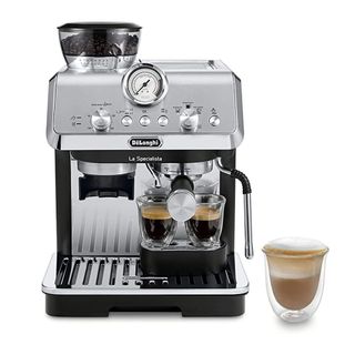 Delonghi coffee machine with coffee cup