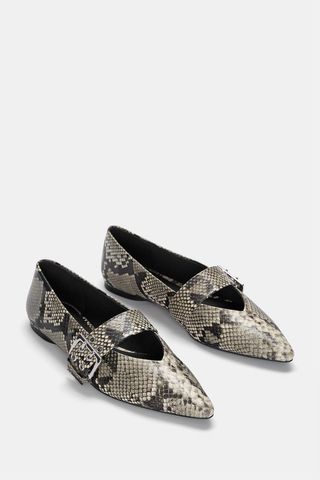 Ballerinas mit Animal-Print und Schnalle