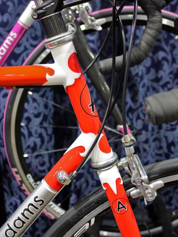 Yessir, that's a 1" steerer hiding inside of there.