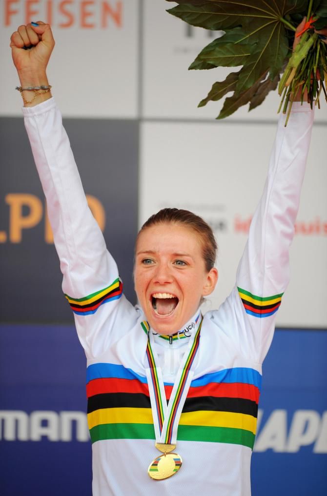 Tatiana Guderzo (Italy) in the rainbow jersey