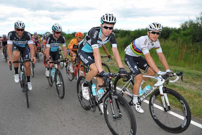 Etixx-QuickStep gathered together in the bunch.