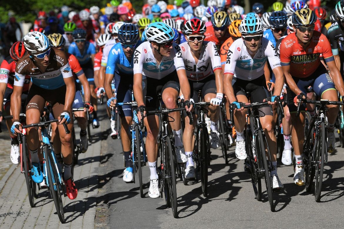 Team Sky manage the peloton