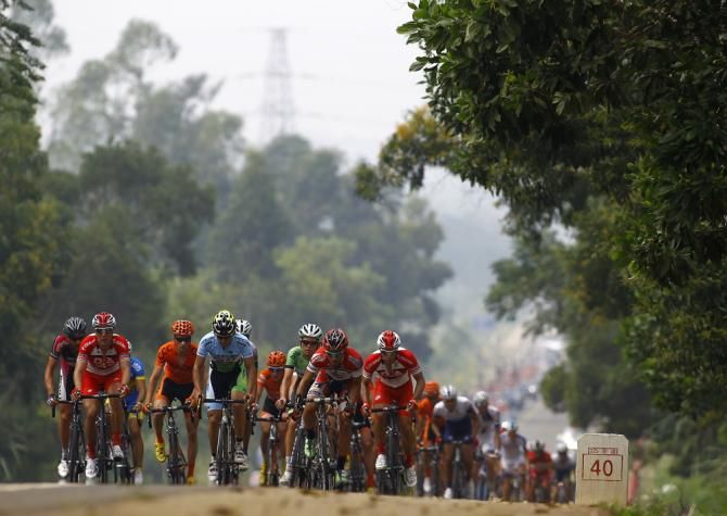 The peloton on stage 2