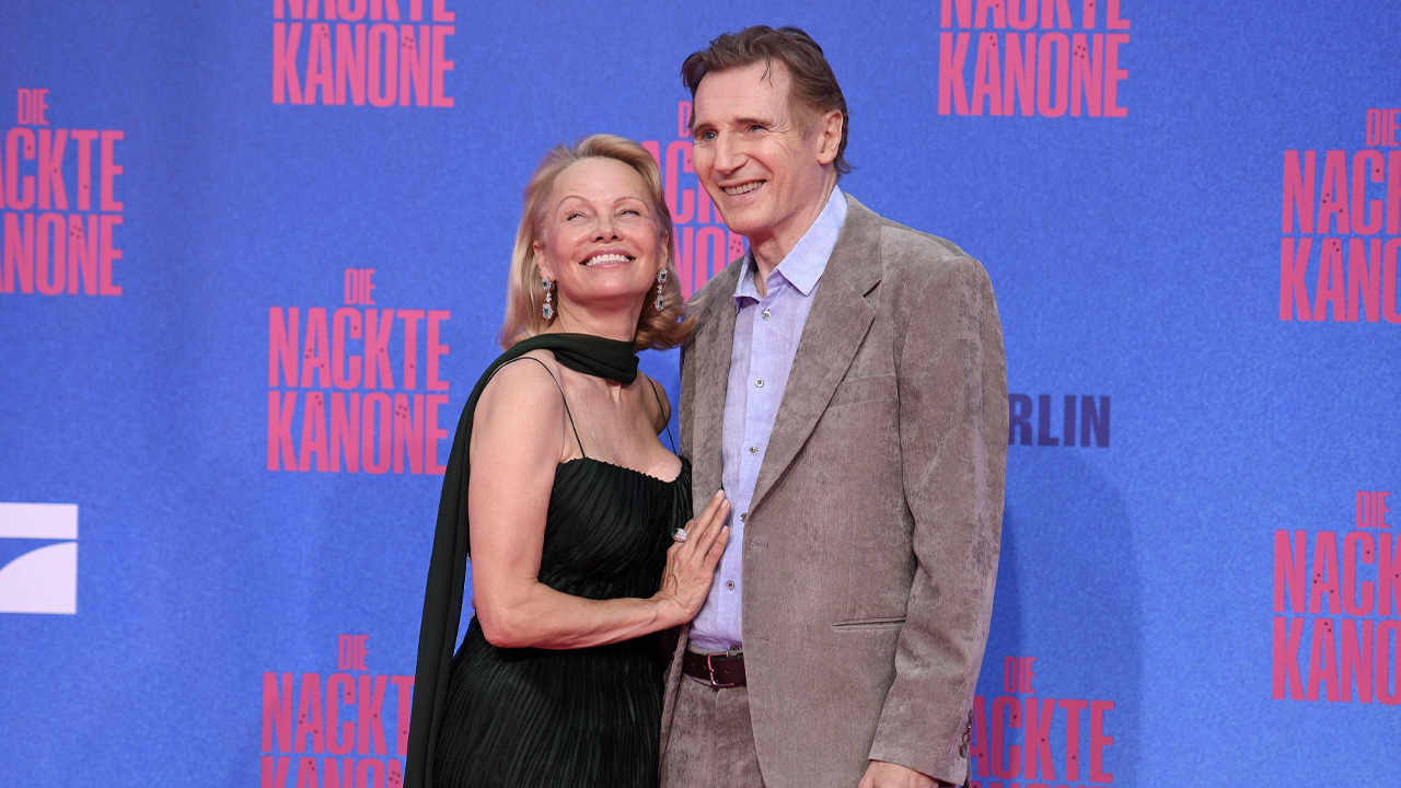 BERLIN, GERMANY - JULY 24: US actress Pamela Anderson and british-irish actor Liam Neeson attend the Berlin premiere of the movie &quot;The Naked Gun&quot; (German Title: Die Nackte Kanone) at UCI Luxe East Side Gallery on July 24, 2025 in Berlin, Germany. 