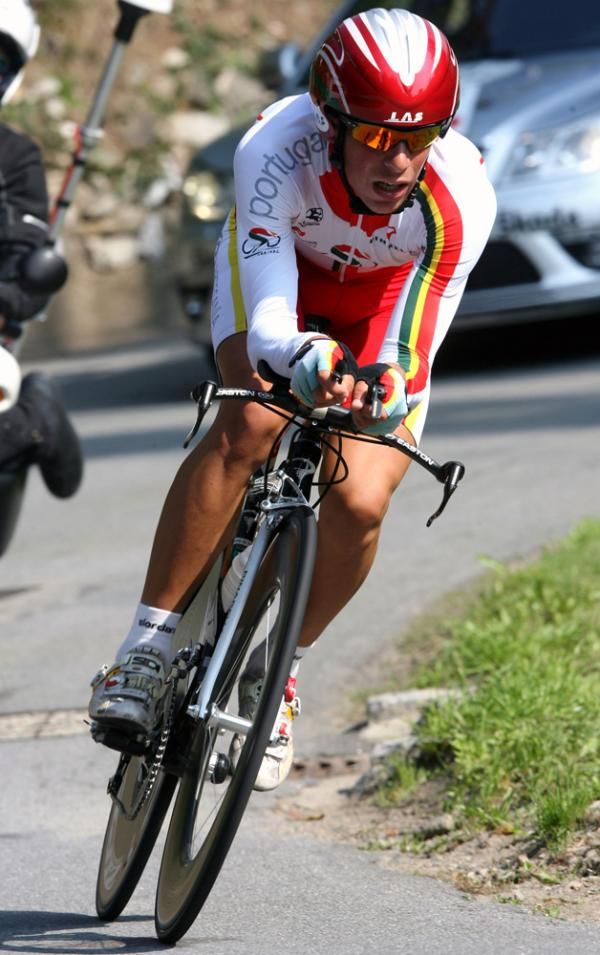 Nelson Oliveira (Portugal) rounds a cornder during his time trial.