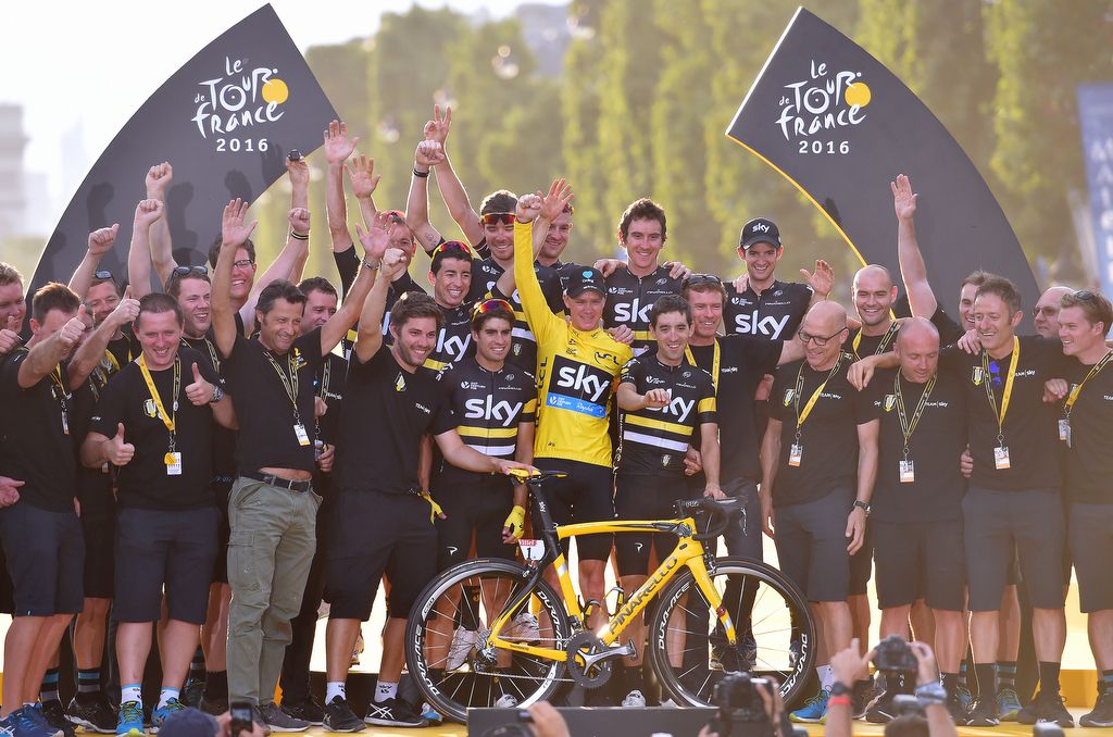 The entire Team Sky ensemble on the Paris podium