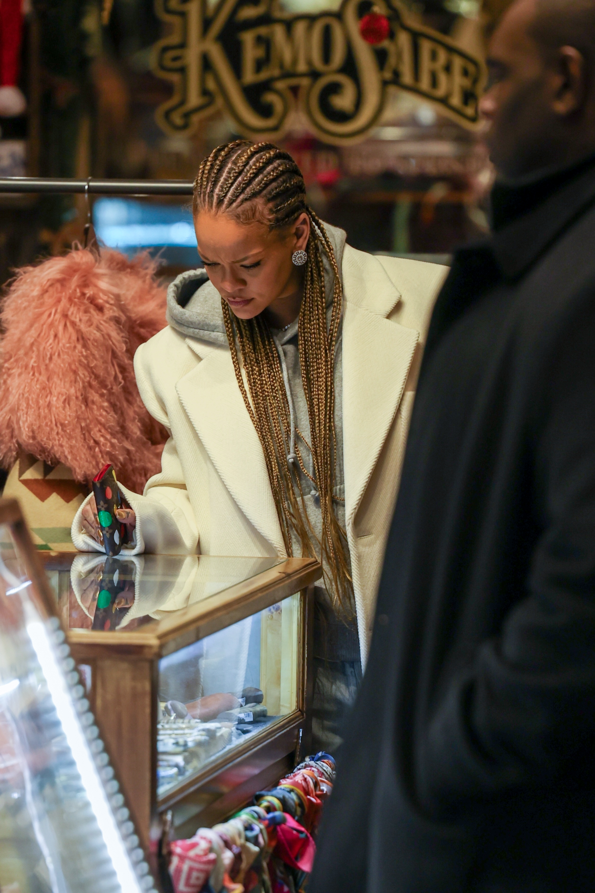 Rihanna shopping at Kemo Sabe