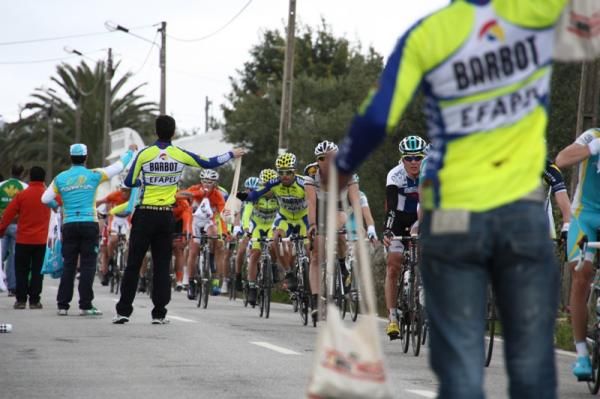 Lunchtime in the peloton