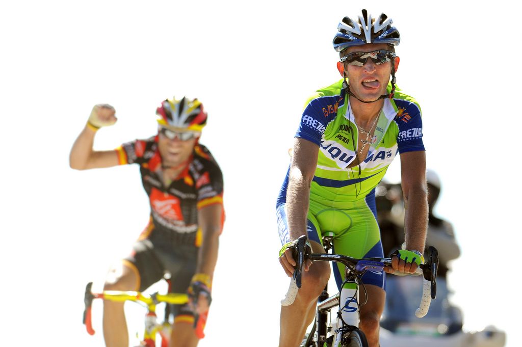Sylwester Szmyd wins the 2009 Mont Ventoux stage as Alejandro Valverde celebrates moving into the yellow jersey back in 2009