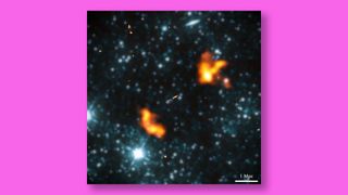 Vue radio-infrarouge d'Alcyoneus, une radiogalaxie dont la longueur propre projetée est de cinq mégaparsecs.