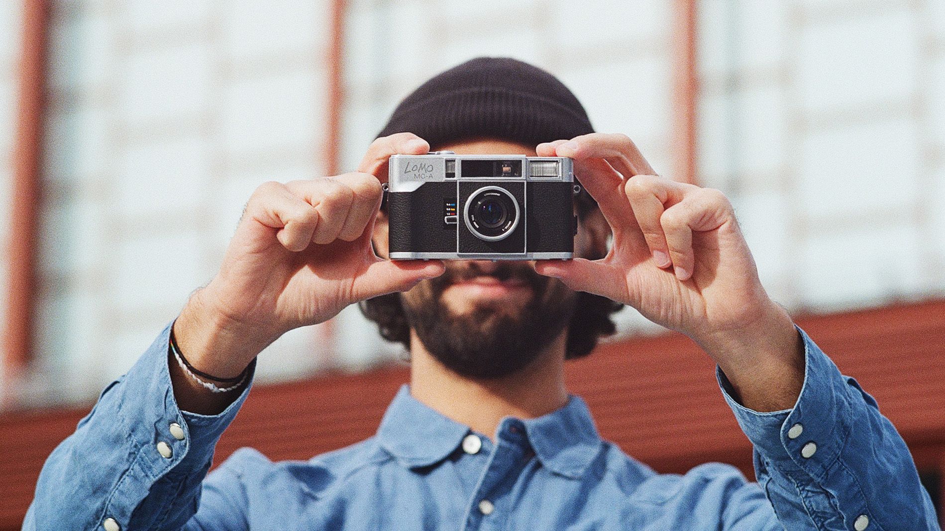 Apakah pembuat kamera baru Lomography menjadi serius? Saya memegang MC-A — dan akhirnya menjadi kamera film 35mm yang layak