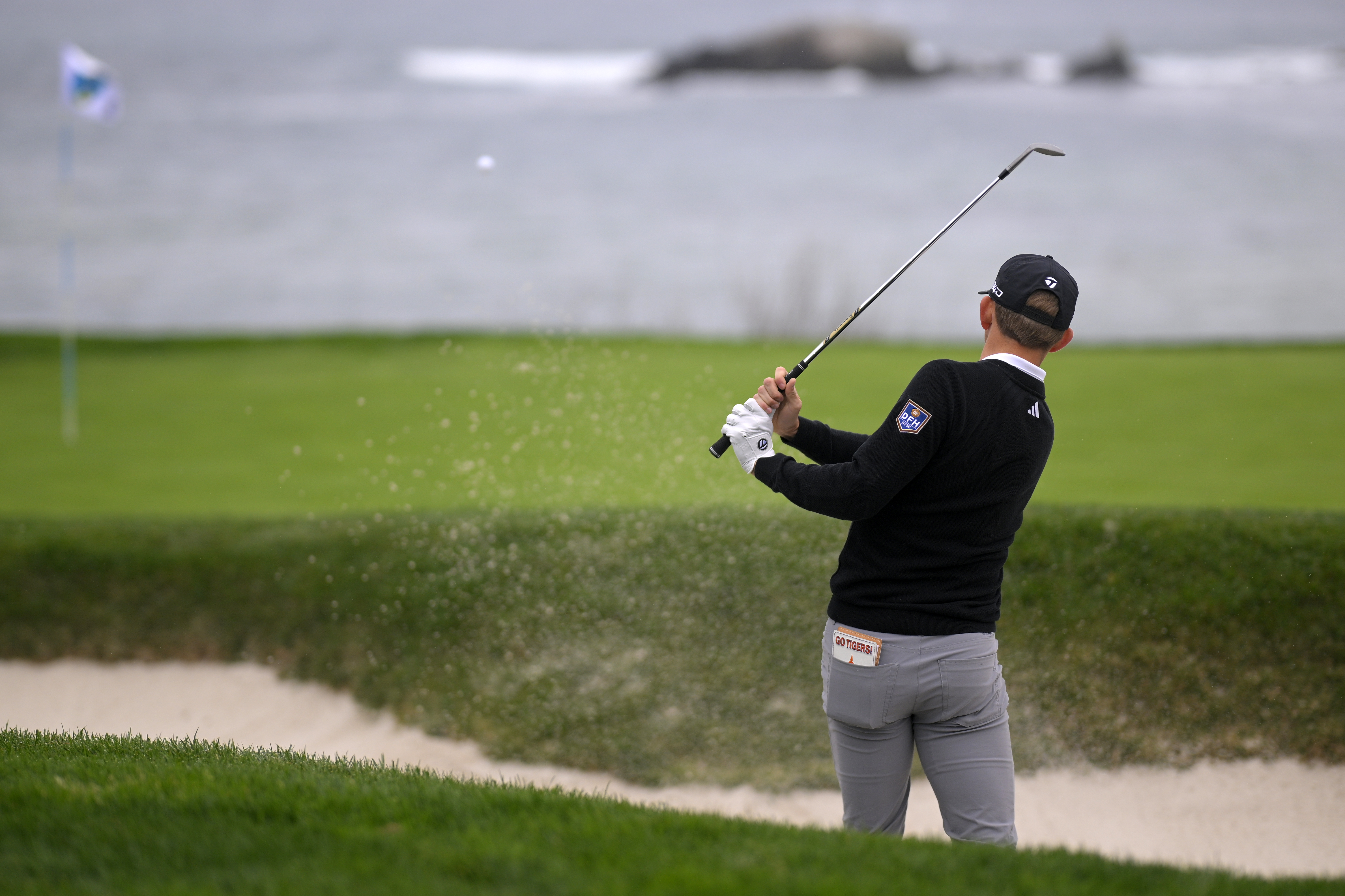 Jacob Bridgeman hits a bunker shot