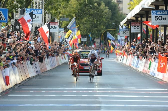After 272km and nearly seven and a half hours of racing, the battle for the rainbow jersey came down to a 2-up drag race between Joaquim Rodriguez, left, and Rui Costa, right.