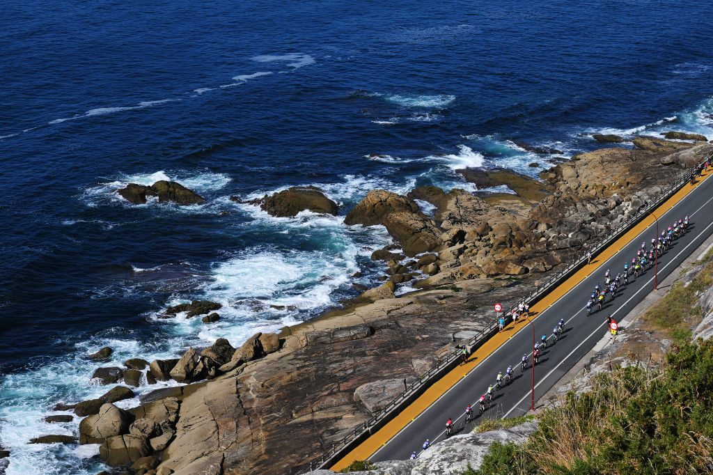 2024 Vuelta a Espa&ntilde;a: the peloton rides along the Spanish coastline on stage 10