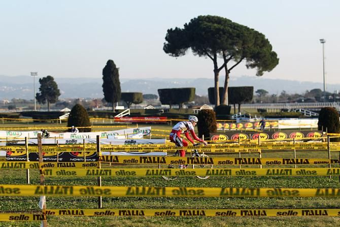 Klaas Vantornout makes his way through a sea of course tape while pre-riding the Rome parcours.