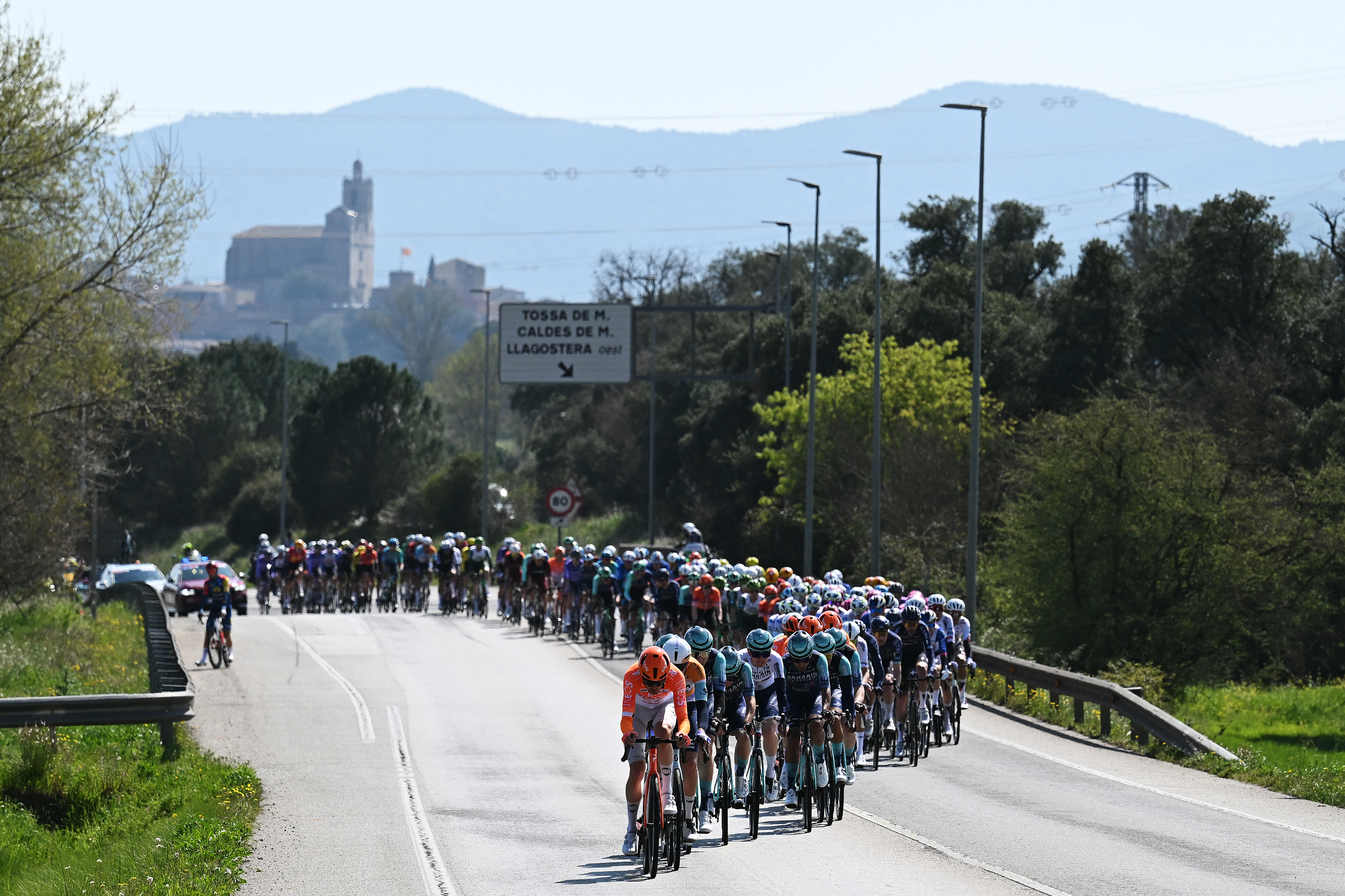 Volta a Catalunya stage 1 LIVE: Peloton begin to control the breakaway