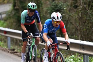 Tirreno-Adriatico stage 6 LIVE - Two riders left out front as peloton ups the pace