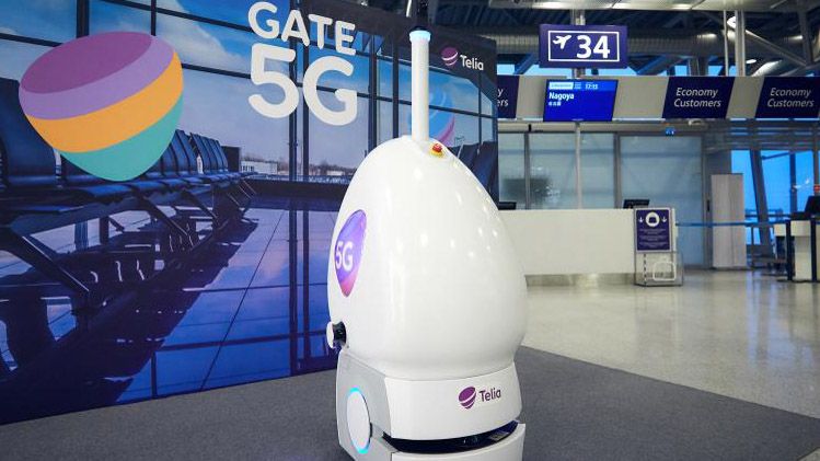 A 5G airport robot.