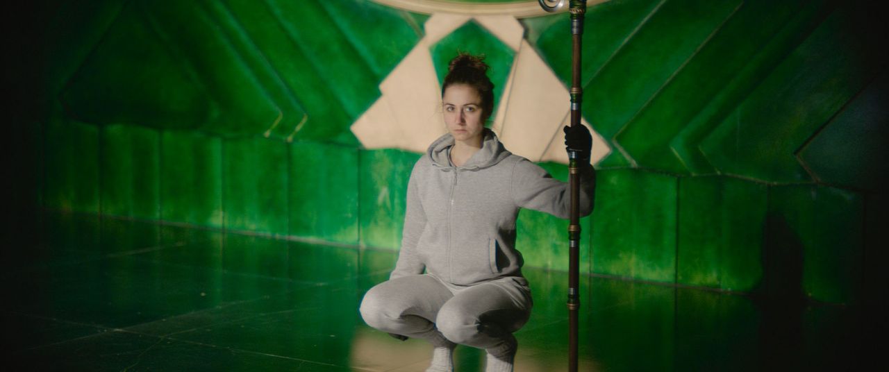 Making Wicked's VFX flying monkeys; a person on a film stage, turned into a CG flying monkey