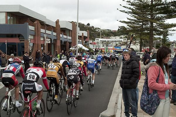 The peloton head up the home straight in Burnie during the 24 kilometre stage five criterium.