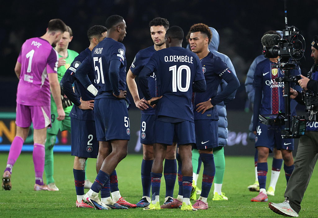 Ousmane Demb&amp;eacute;l&amp;eacute; #10 of Paris Saint-Germain waits for the results of the other match with Desir&amp;eacute; Dou&amp;eacute; #14 and teammates after the UEFA Champions League 2025/26 League Phase MD8 match between Paris Saint-Germain and Newcastle United at Parc des Princes on January 28, 2026 in Paris, France