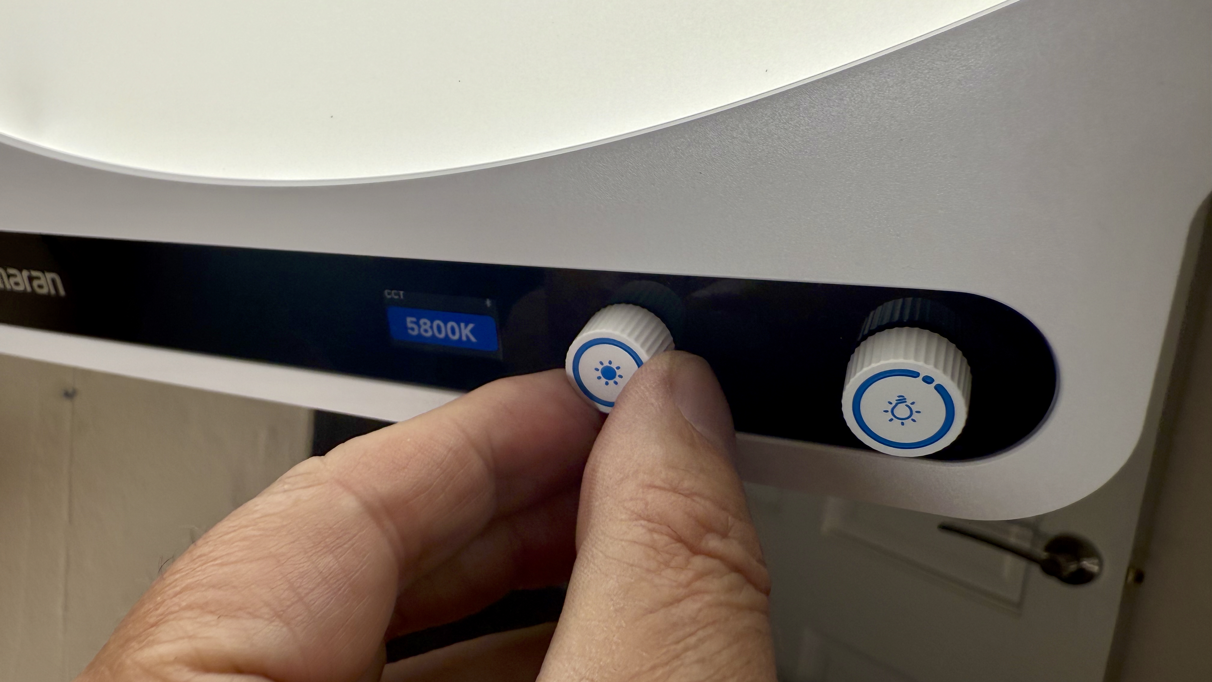 Close-up of the Verge Max, where a hand turns the colour temperature knob. The CCT display reads 5800K