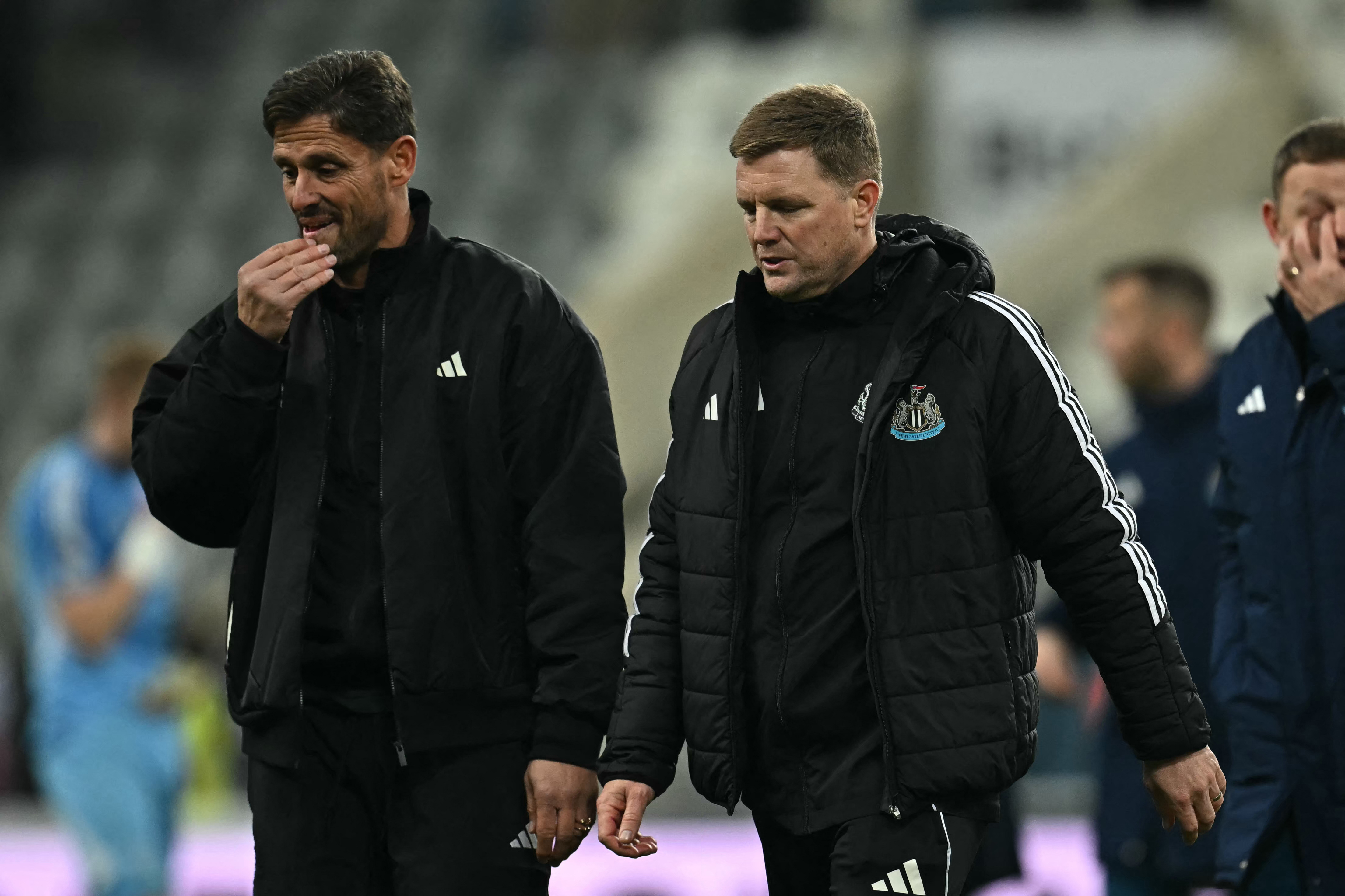 Newcastle United&#039;s assistant coach Jason Tindall (L) and Newcastle United&#039;s English head coach Eddie Howe (R) speak after the English Premier League football match between Newcastle United and Tottenham Hotspur at St James&#039; Park in Newcastle-upon-Tyne, north east England on December 2, 2025. The game finished 2-2. (Photo by Paul ELLIS / AFP) / RESTRICTED TO EDITORIAL USE. No use with unauthorized audio, video, data, fixture lists, club/league logos or &#039;live&#039; services. Online in-match use limited to 120 images. An additional 40 images may be used in extra time. No video emulation. Social media in-match use limited to 120 images. An additional 40 images may be used in extra time. No use in betting publications, games or single club/league/player publications. /