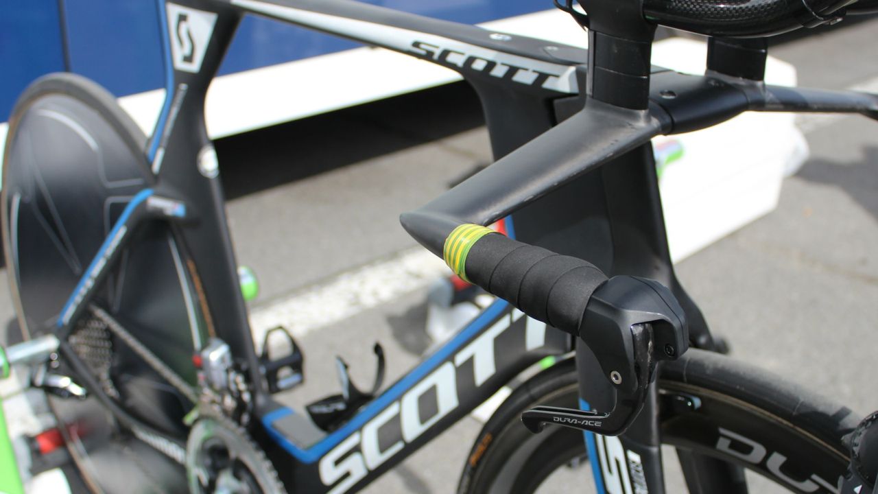 Team edition tape finishes off the cowhorn bartape nicely.