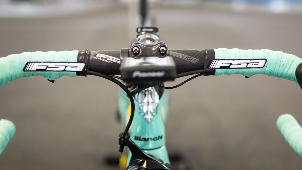 An hourglass profile on the head tube of the Italian aero frameset