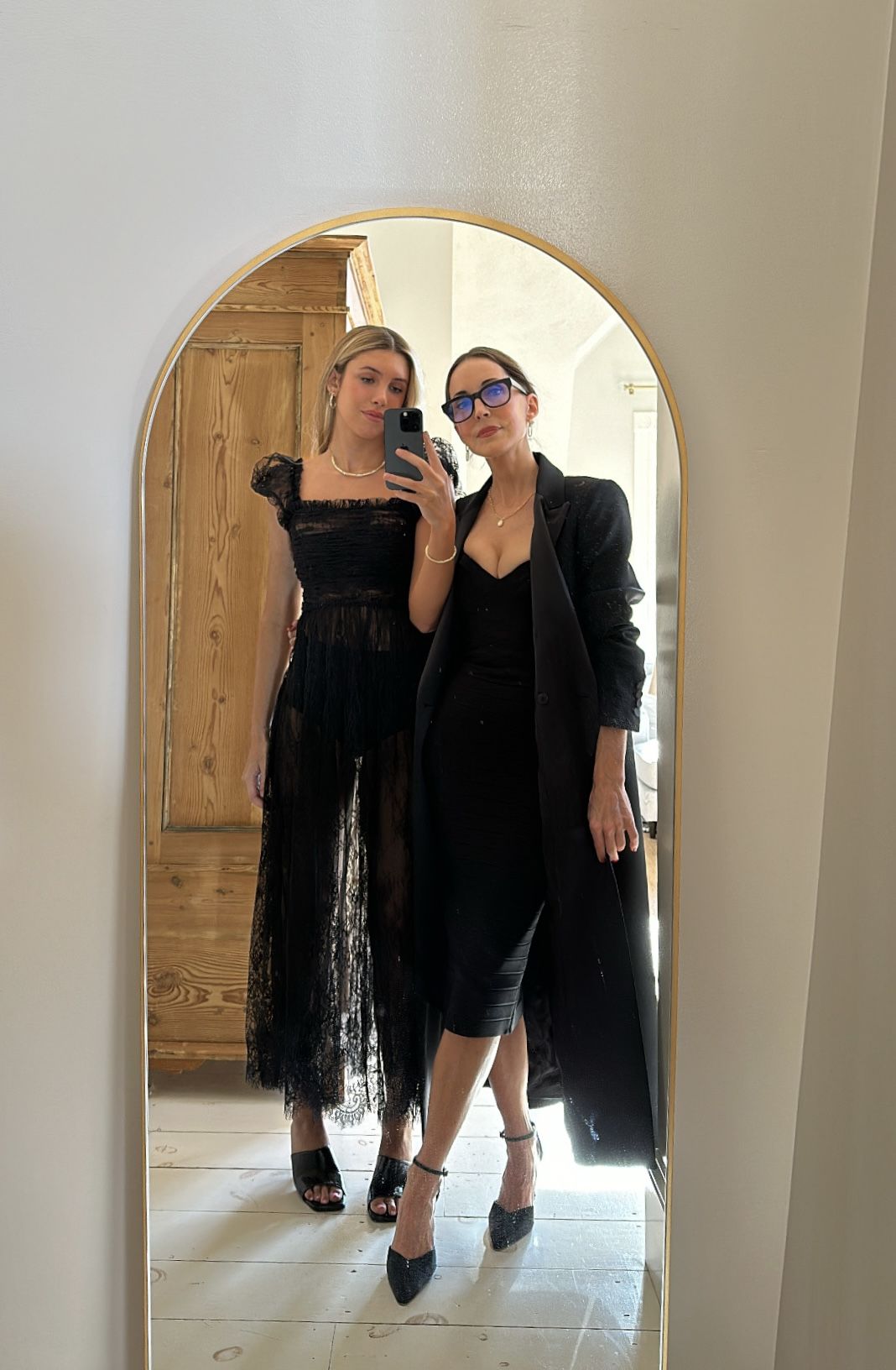 mirror selfies of Larissa Mills and her daughter Ella Potter