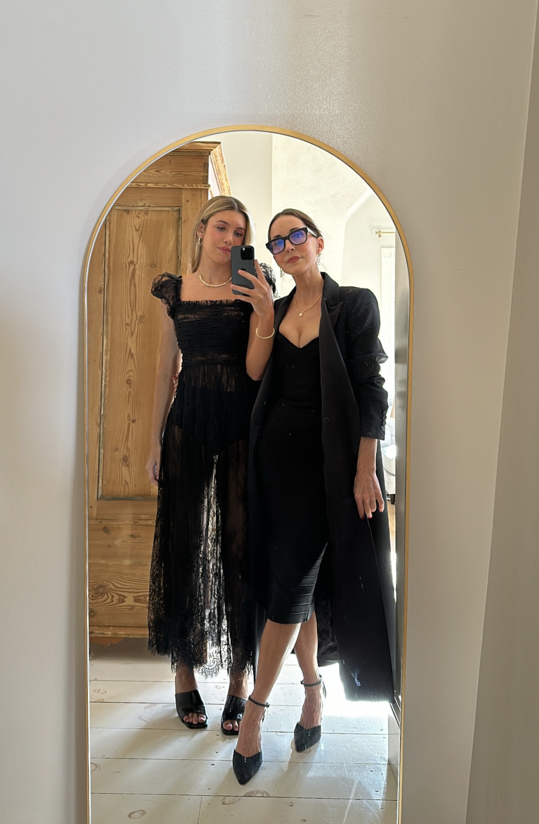 mirror selfies of Larissa Mills and her daughter Ella Potter