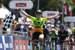Chloe Hosking crosses the line to win the 2018 Cadel Evans Great Ocean Road Race