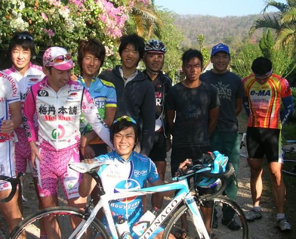 Yukiya Arashiro is training with friends in Thailand.
