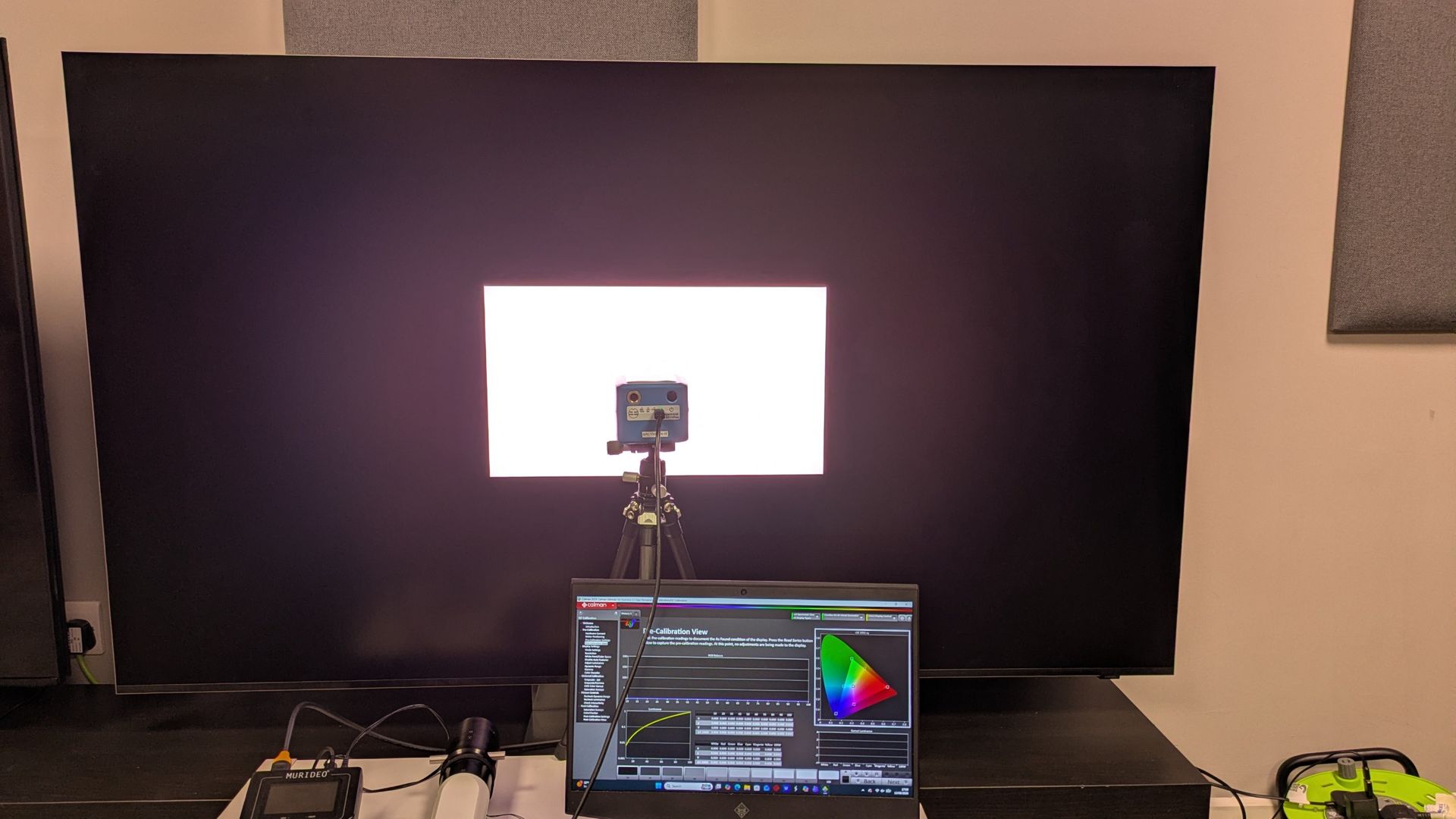 Samsung R95H with white window for brightness testing on screen