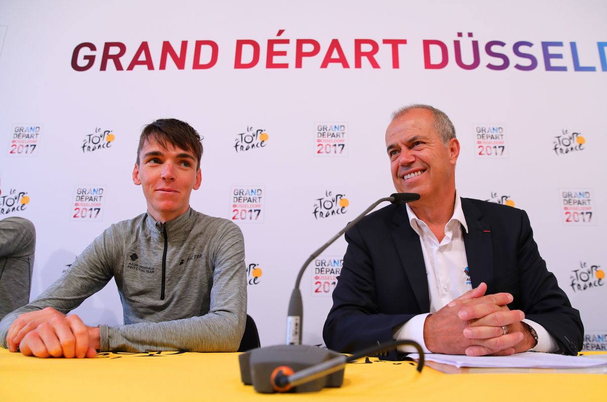 Romain Bardet and AG2R La Mondiale team manager Vincent Lavenu