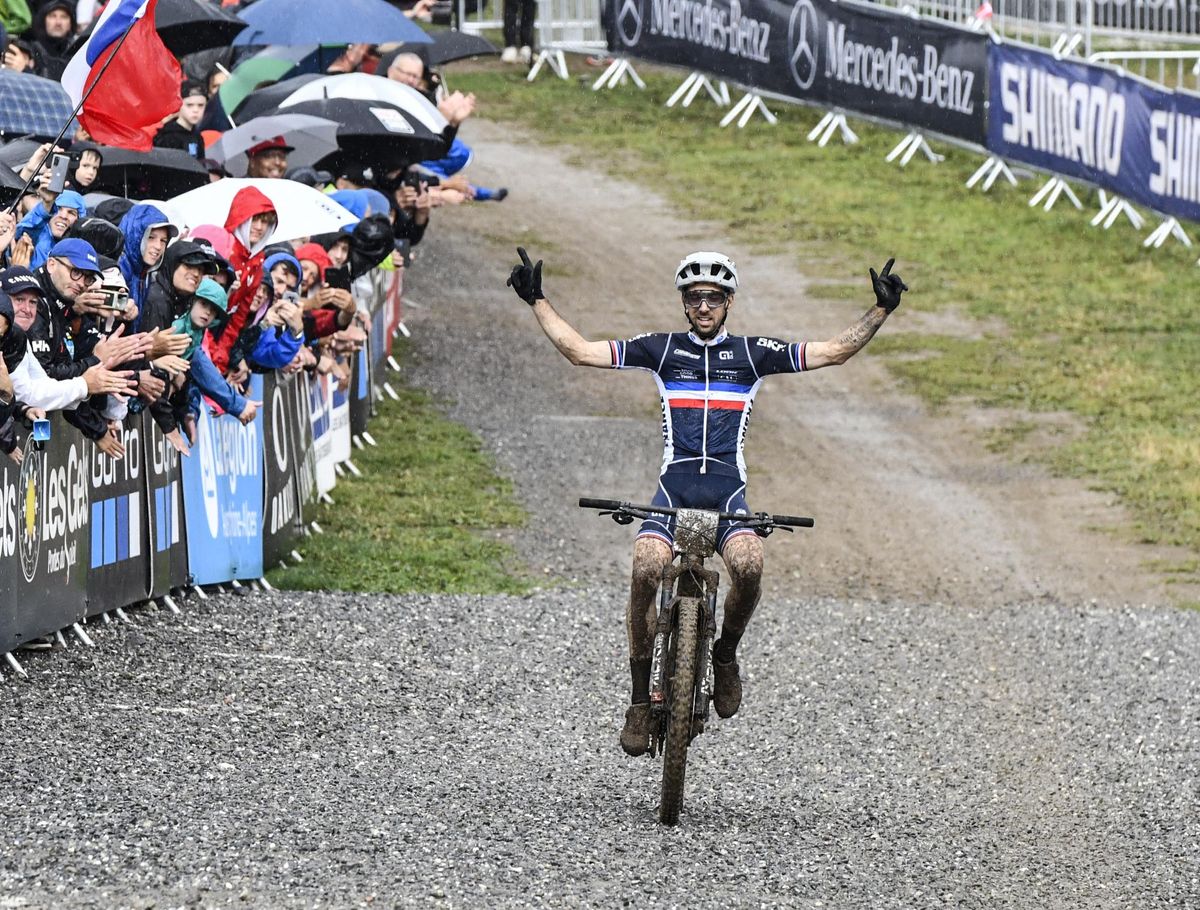 Jerome Gilloux (France) wins mens e-MTB