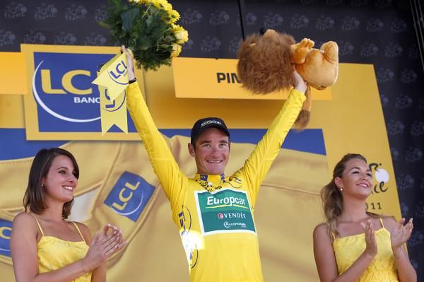Thomas Voeckler survived a scare on the descent and kept his maillot jaune.