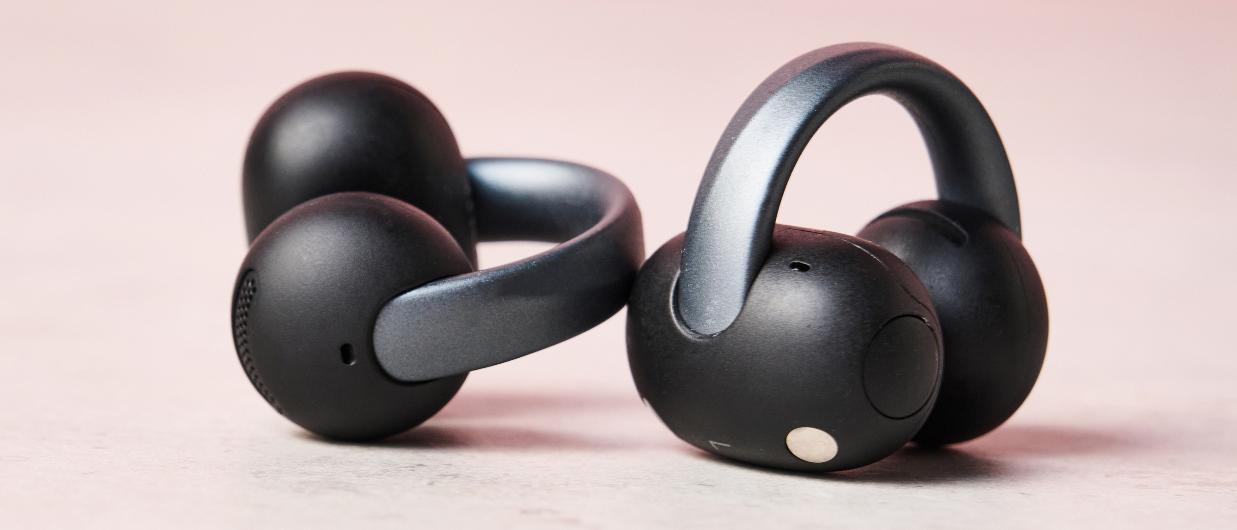 Anker Soundcore AeroClip 2 against pink background