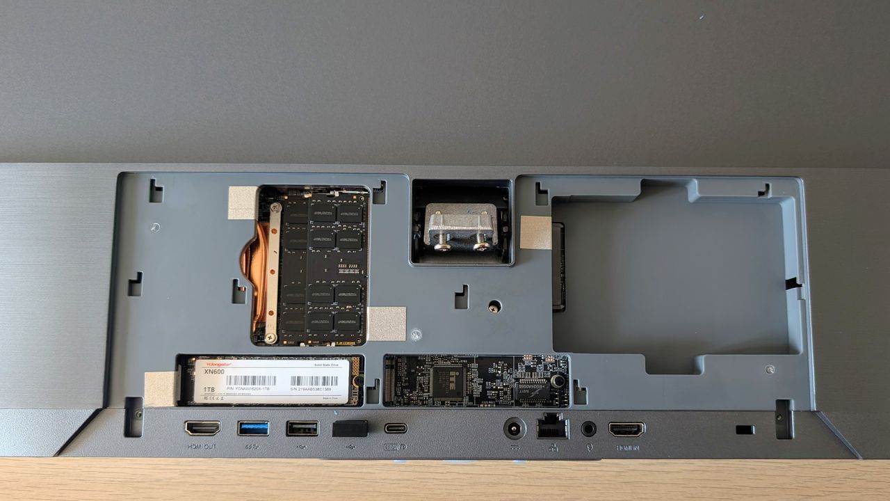 The Medion Signium 27 S1 all-in-one PC on a desk