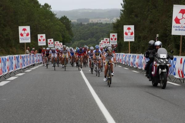 Luise Keller (HTC - Columbia Women) counterattacked after Elizabeth Armitstead had been caught