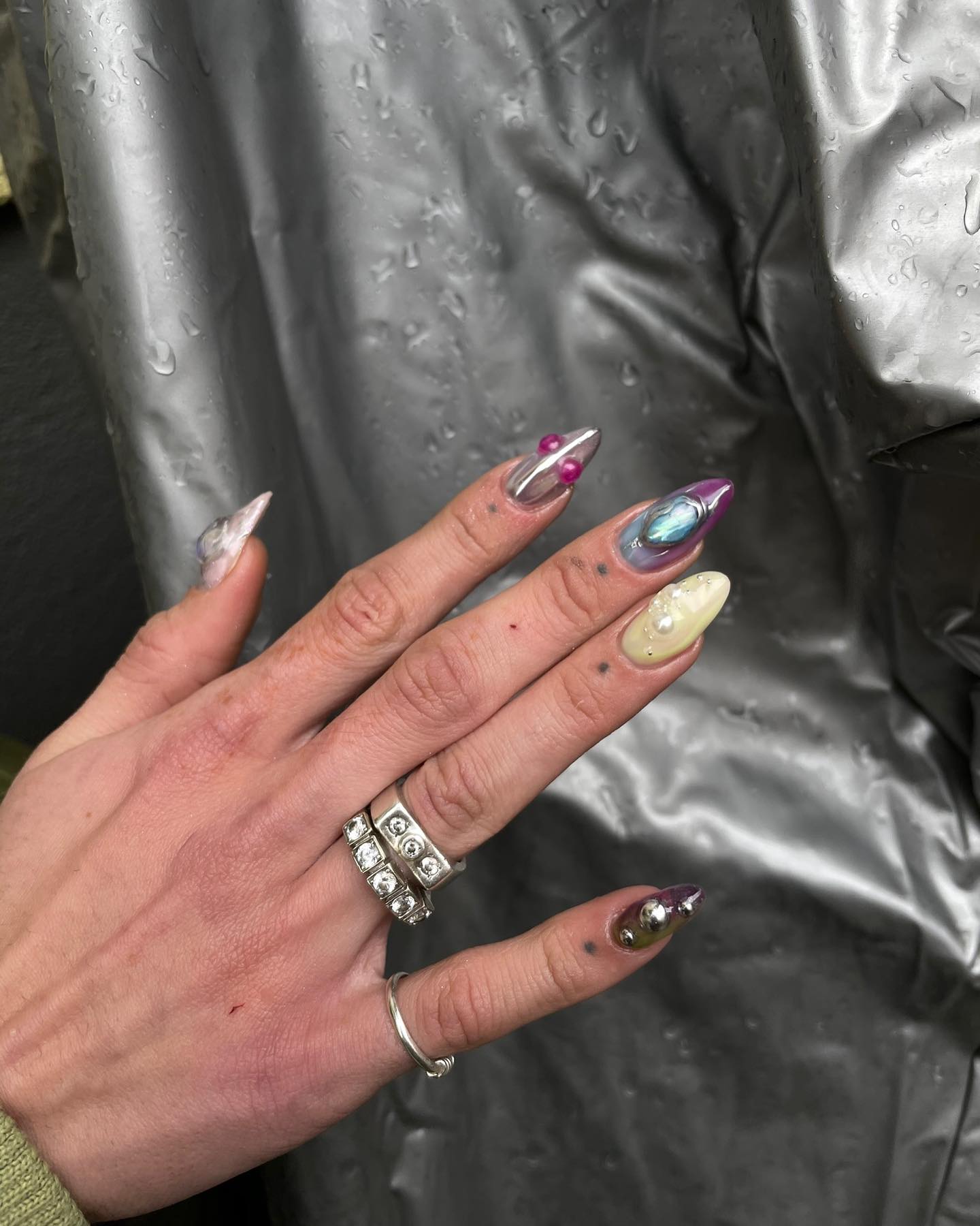 Accent yellow chrome nail.