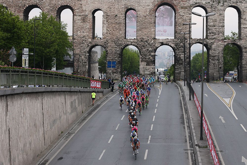 The peloton passes under one of the aqueducts in Istanbul