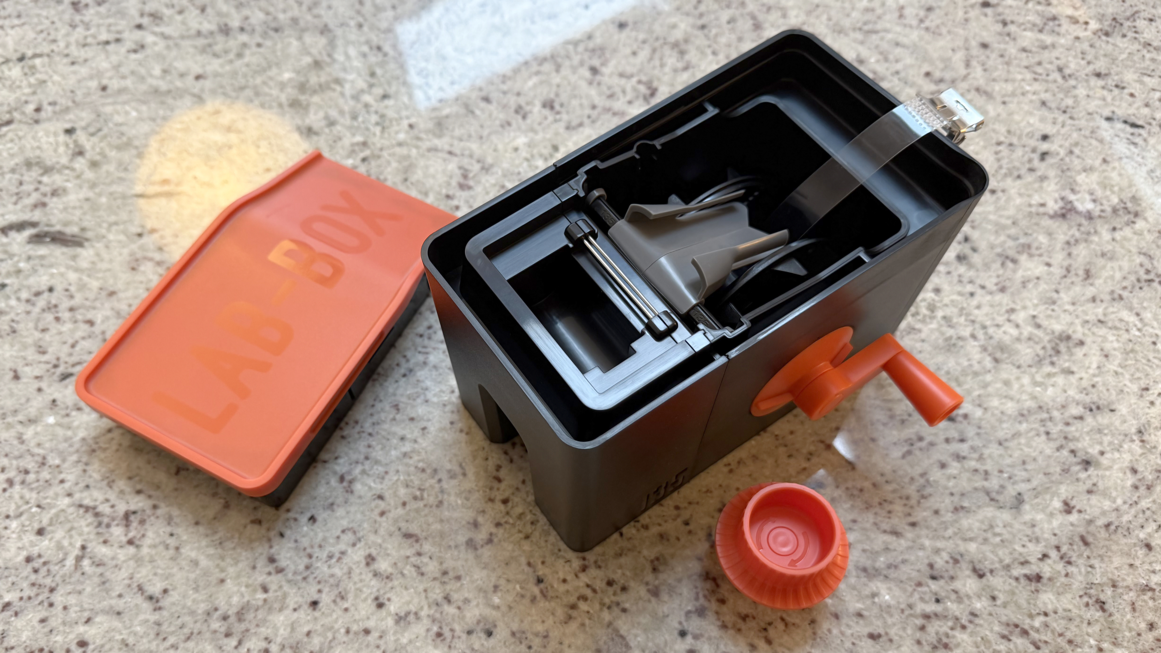 A lab box developing tank