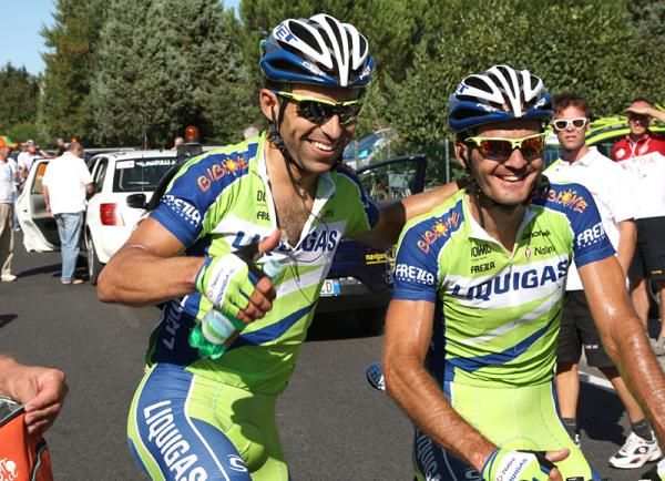 Murilo Fischer celebrates the win with a teammate.