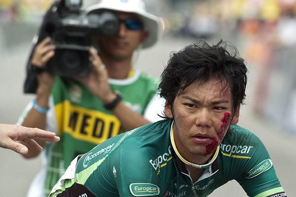 Yukiya Arashiro (Team Europcar) from Japan crashed heavily in the sprint to the line taking plenty of bark off the face.