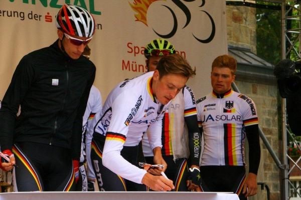 Marcus Burghardt at the sign in