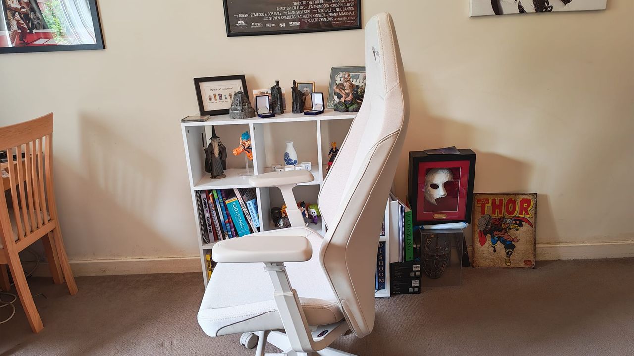 A Secretlab Atlas from the side