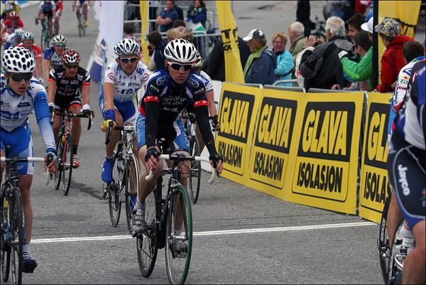 The peloton finishes the Ringerike GP's opening stage in Geilo.