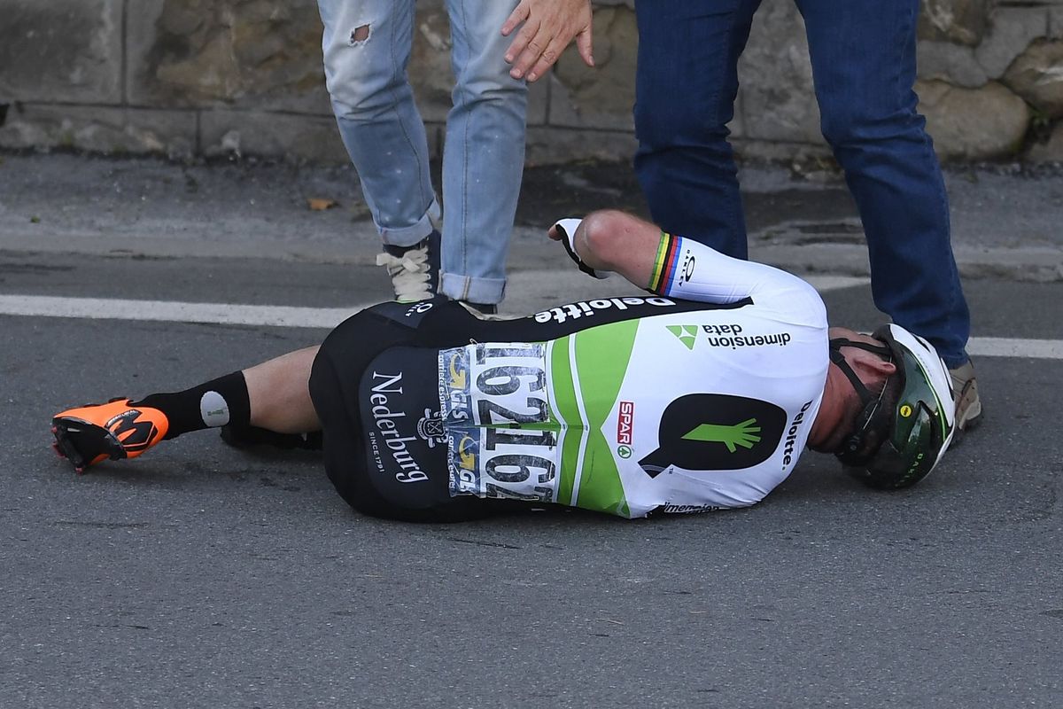 Mark Cavendish (Dimension Data) crashed