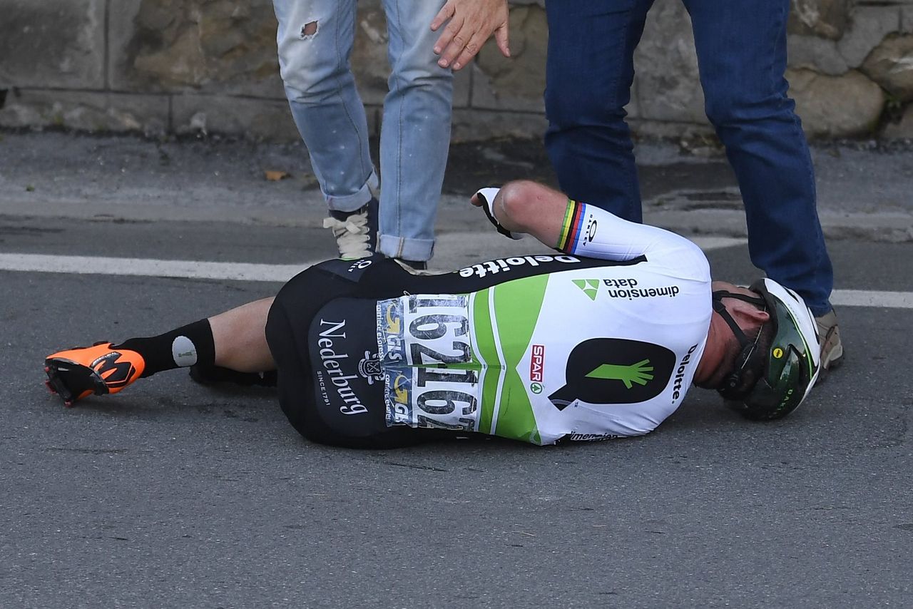 Mark Cavendish (Dimension Data) crashed